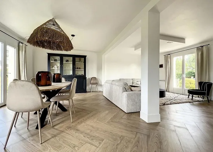 Spacious House 300m From The