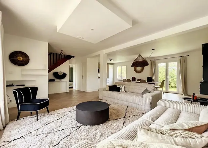 بيت للعطل Spacious House 300m From The