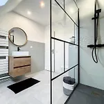Spacious House 300m From The *