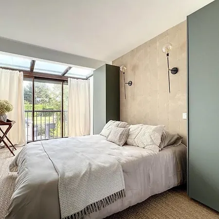 Spacious House 300m From The *