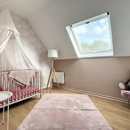 Spacious House 300m From The