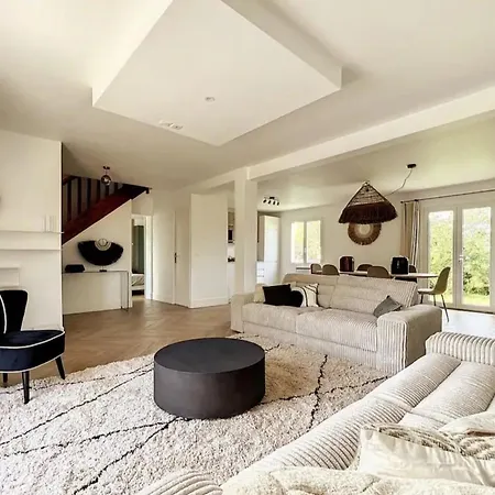 Дом отдыха Spacious House 300m From The