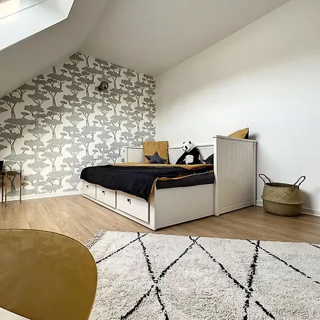 Дом отдыха Spacious House 300m From The *