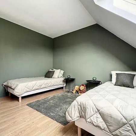 Spacious House 300m From The *
