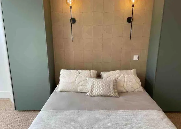 펜션 Spacious House 300m From The 헤르망빌쉬르메르