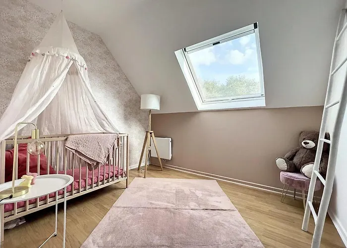 Spacious House 300m From The