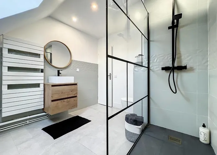 펜션 Spacious House 300m From The 헤르망빌쉬르메르