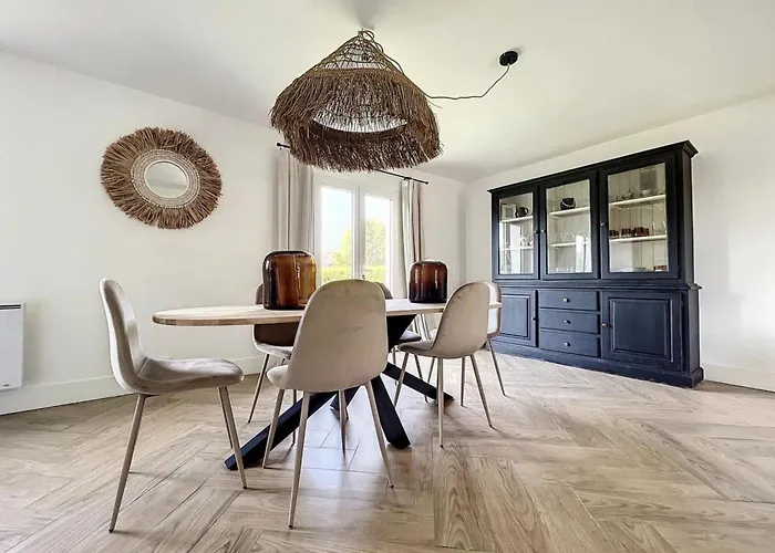 펜션 Spacious House 300m From The 헤르망빌쉬르메르